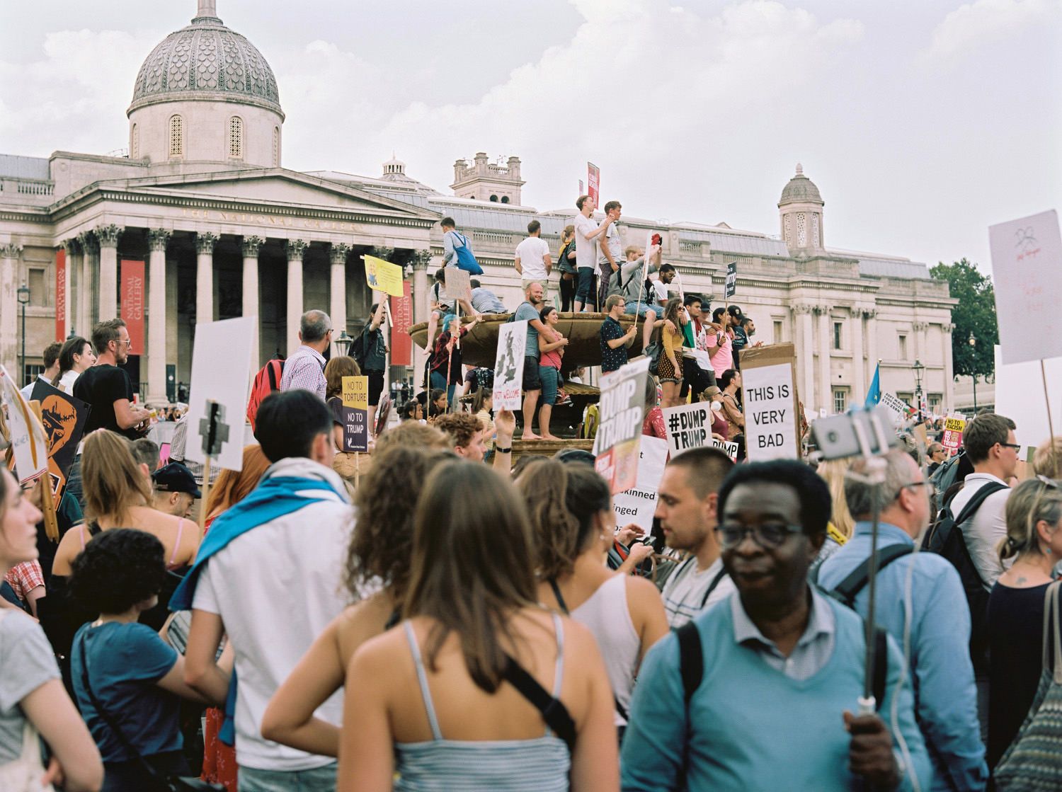 Crowds at Trump protest in trafalgar square