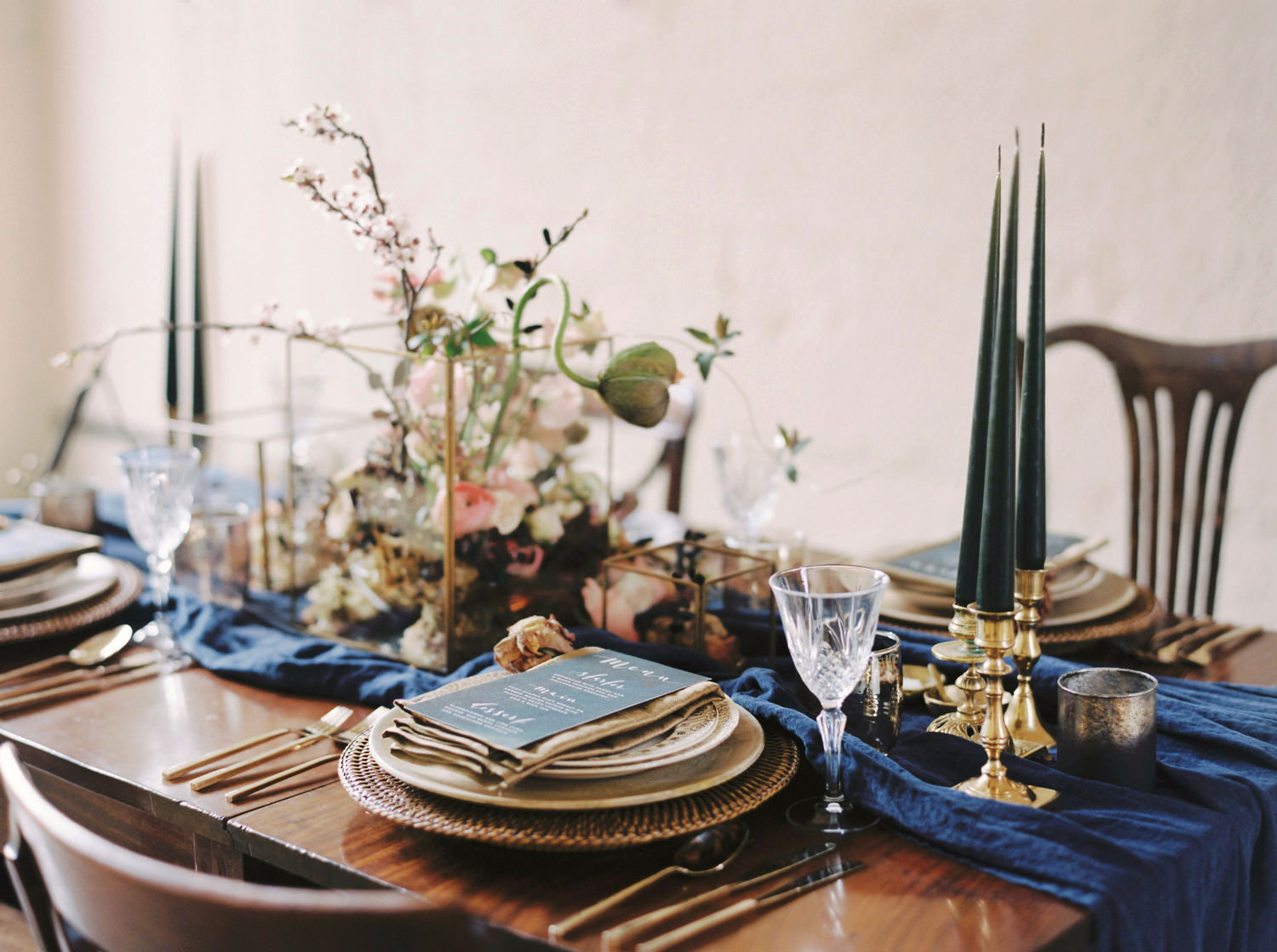 wedding table setting with blue and gold colour scheme